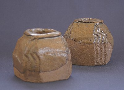 灰釉のペン立て、２個並び