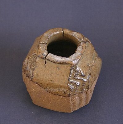 灰釉のペン立て、口縁部拡大