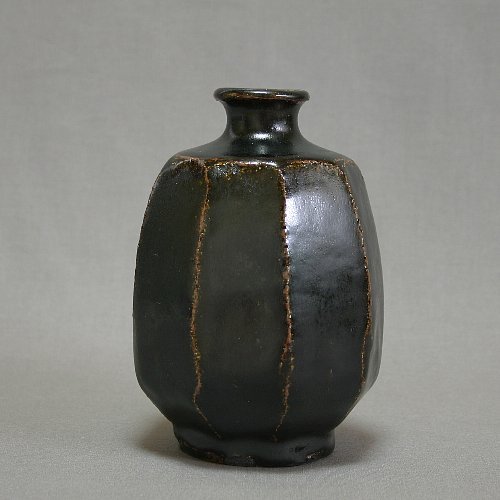 玄釉八角花入れ